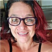 docente di filosofia impartisce lezioni di storia e italiano per le scuole elementari e medie